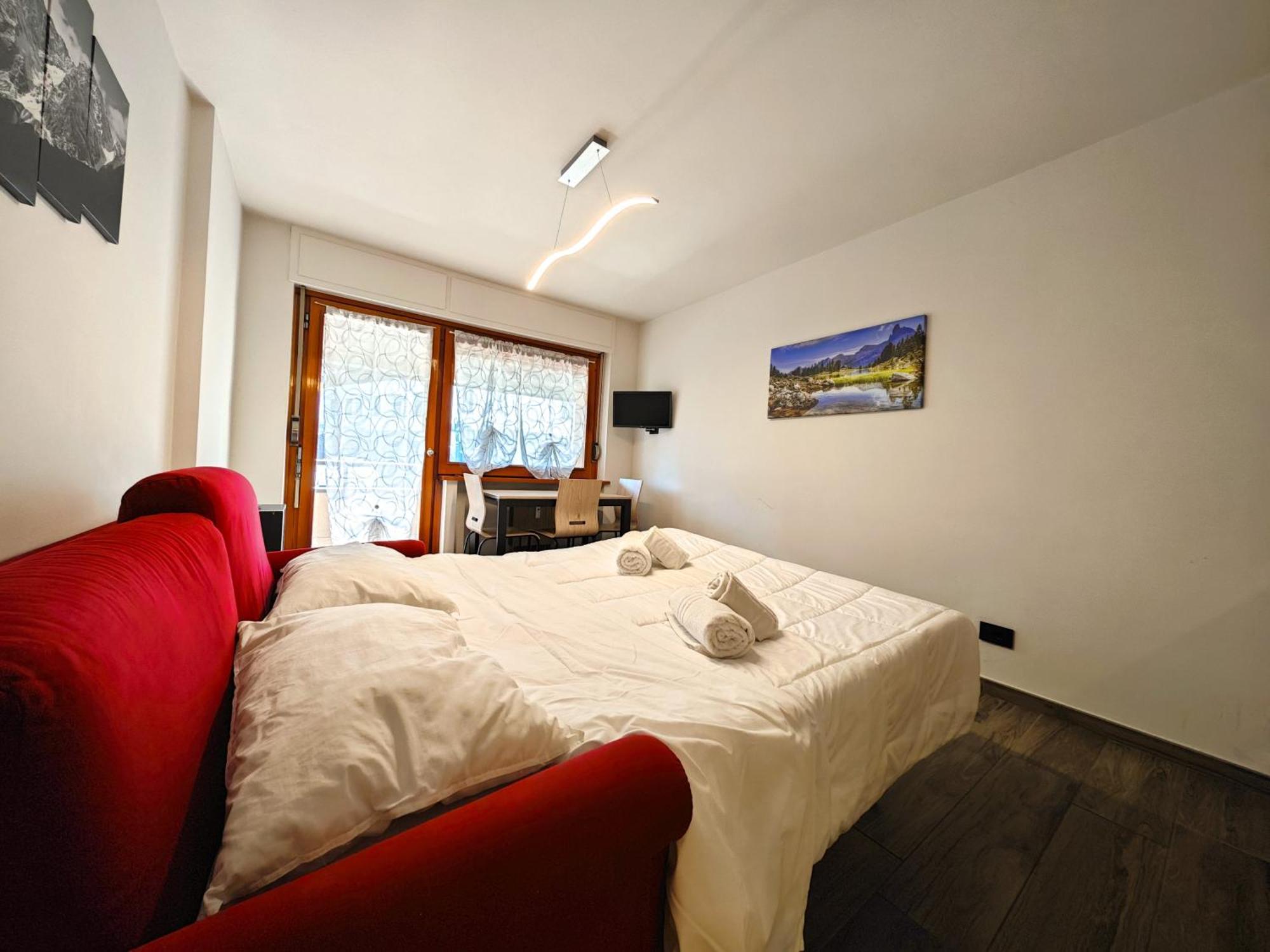 Hostdomus - City Center Apartment Sestriere Ngoại thất bức ảnh
