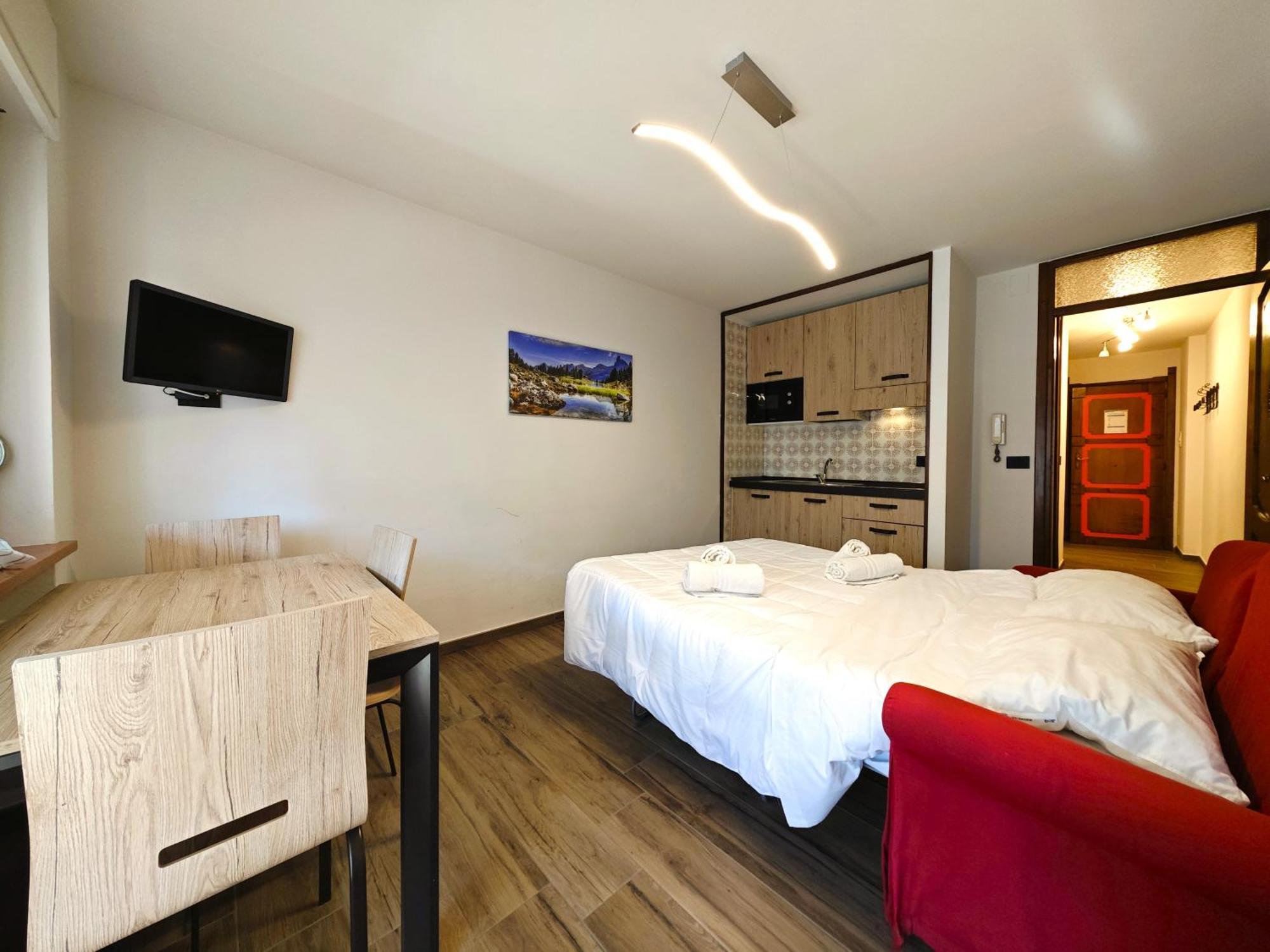 Hostdomus - City Center Apartment Sestriere Ngoại thất bức ảnh