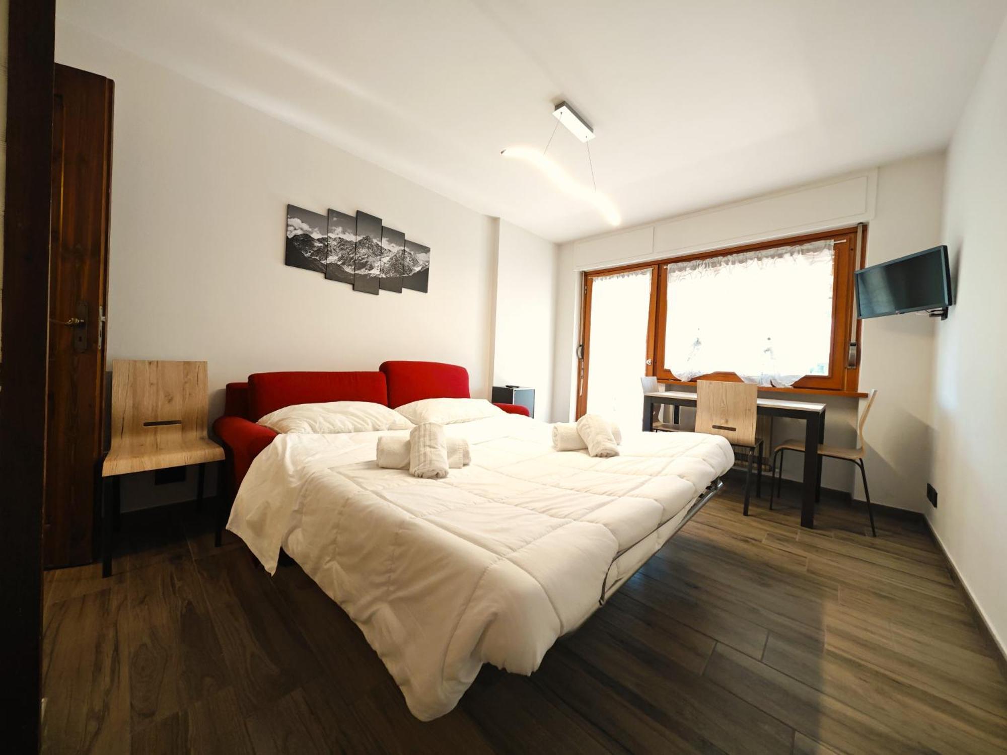 Hostdomus - City Center Apartment Sestriere Ngoại thất bức ảnh