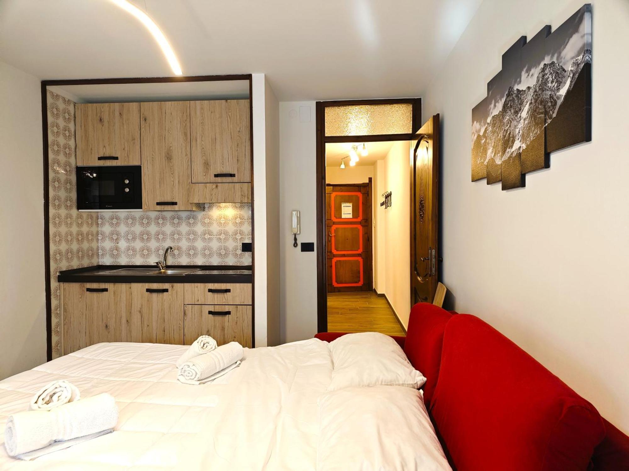 Hostdomus - City Center Apartment Sestriere Ngoại thất bức ảnh
